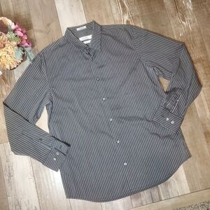 Calvin Klein Men’s Dark Gray and White Button Down Collared Dress Shirt Medium
